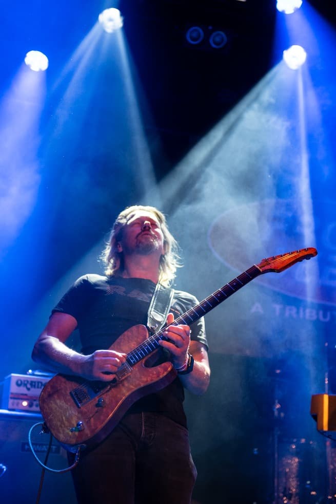 Frozen Steam — Ivar op gitaar